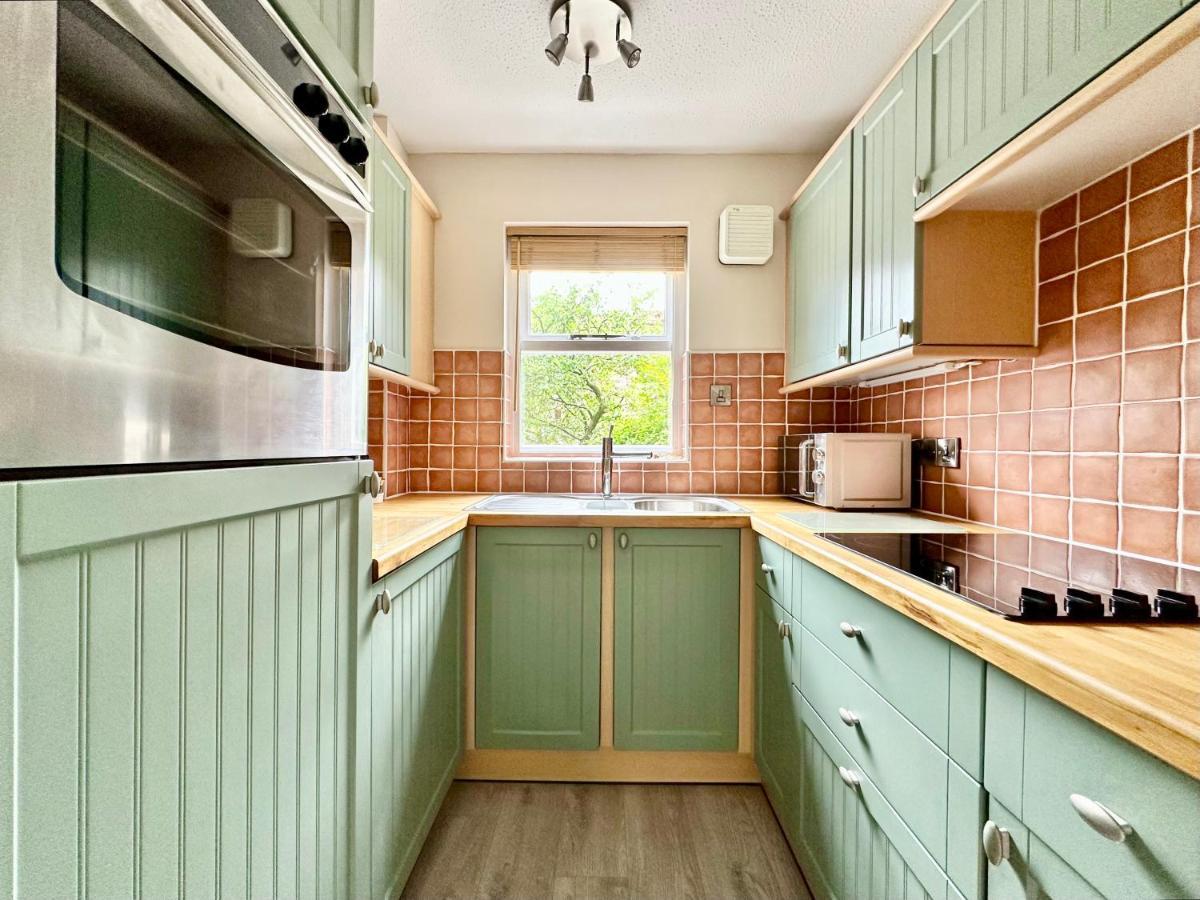 Cherry Blossom Cottage Йорк Екстериор снимка
