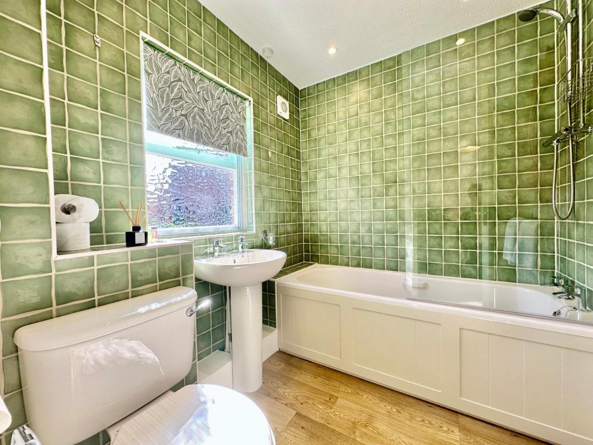 Cherry Blossom Cottage Йорк Екстериор снимка